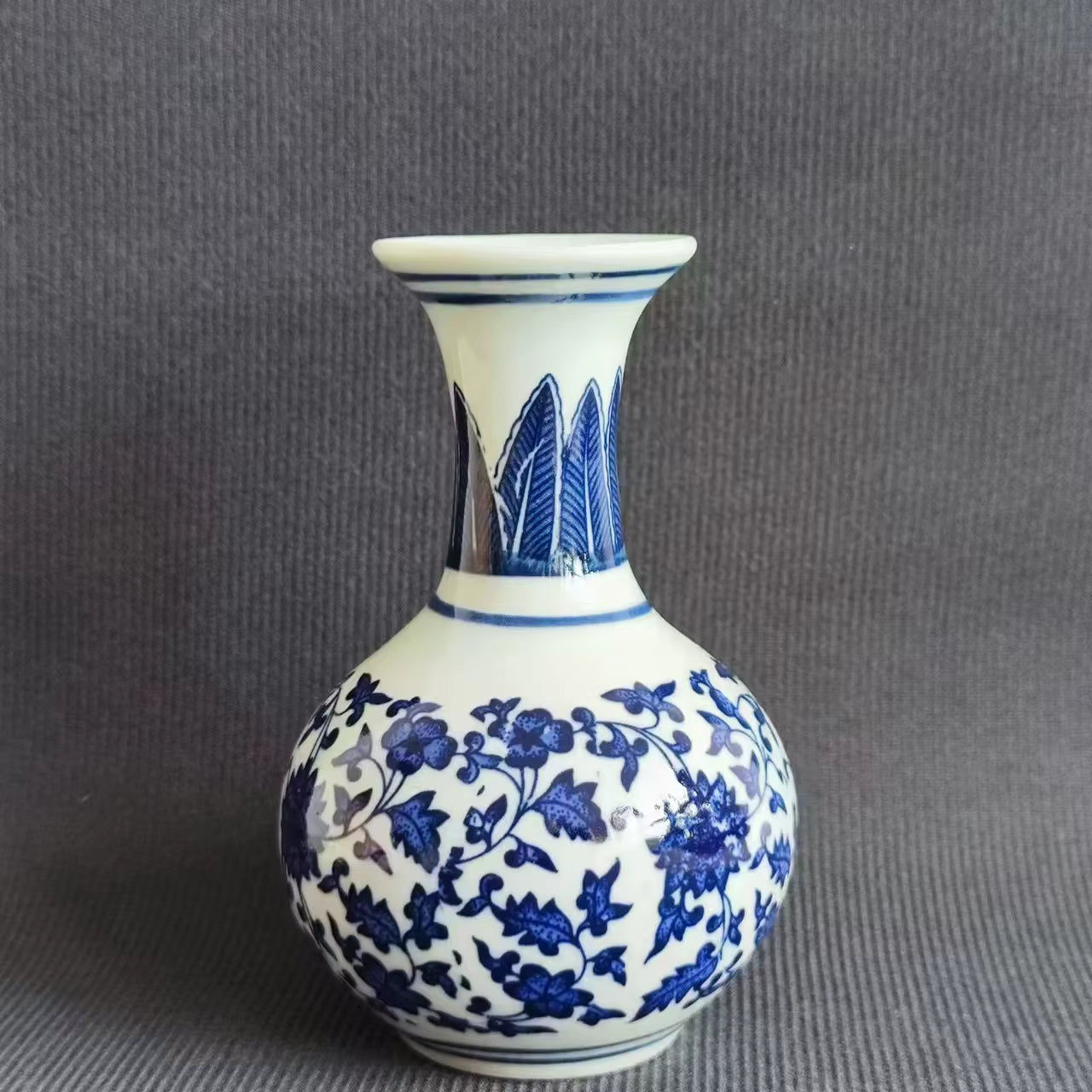 Small Chinese Flower Vase for Home Vintage Blue and White Porcelain Vase Ceramic Flower Vase Decoration Antique Traditional