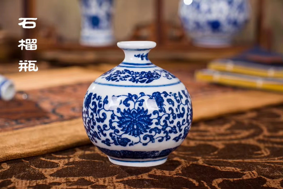 Small Chinese Flower Vase for Home Vintage Blue and White Porcelain Vase Ceramic Flower Vase Decoration Antique Traditional