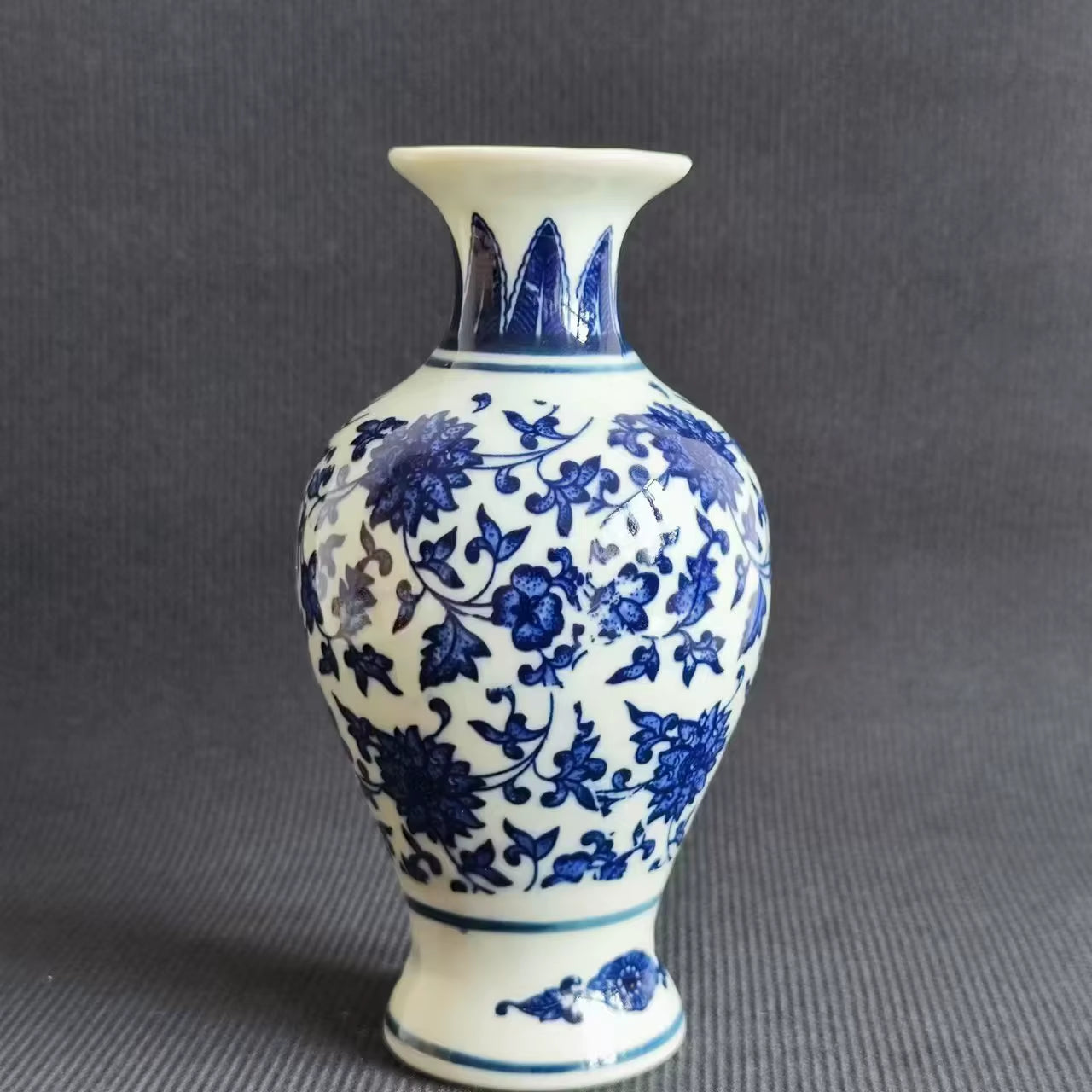 Small Chinese Flower Vase for Home Vintage Blue and White Porcelain Vase Ceramic Flower Vase Decoration Antique Traditional