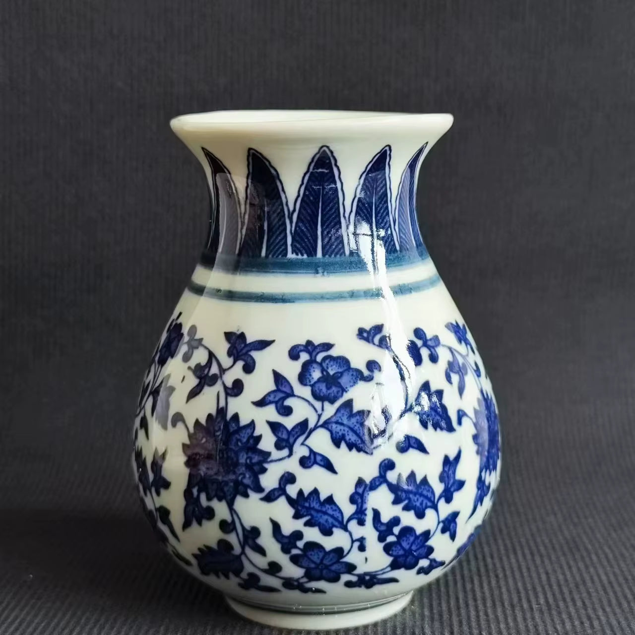 Small Chinese Flower Vase for Home Vintage Blue and White Porcelain Vase Ceramic Flower Vase Decoration Antique Traditional