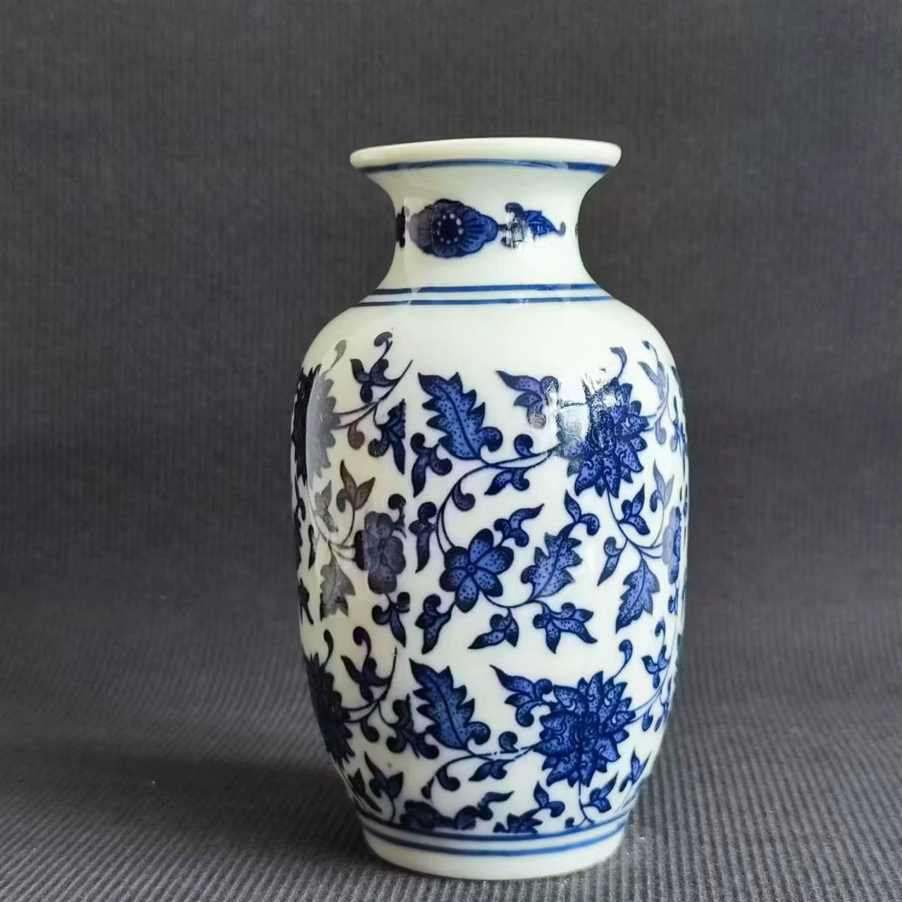 Small Chinese Flower Vase for Home Vintage Blue and White Porcelain Vase Ceramic Flower Vase Decoration Antique Traditional